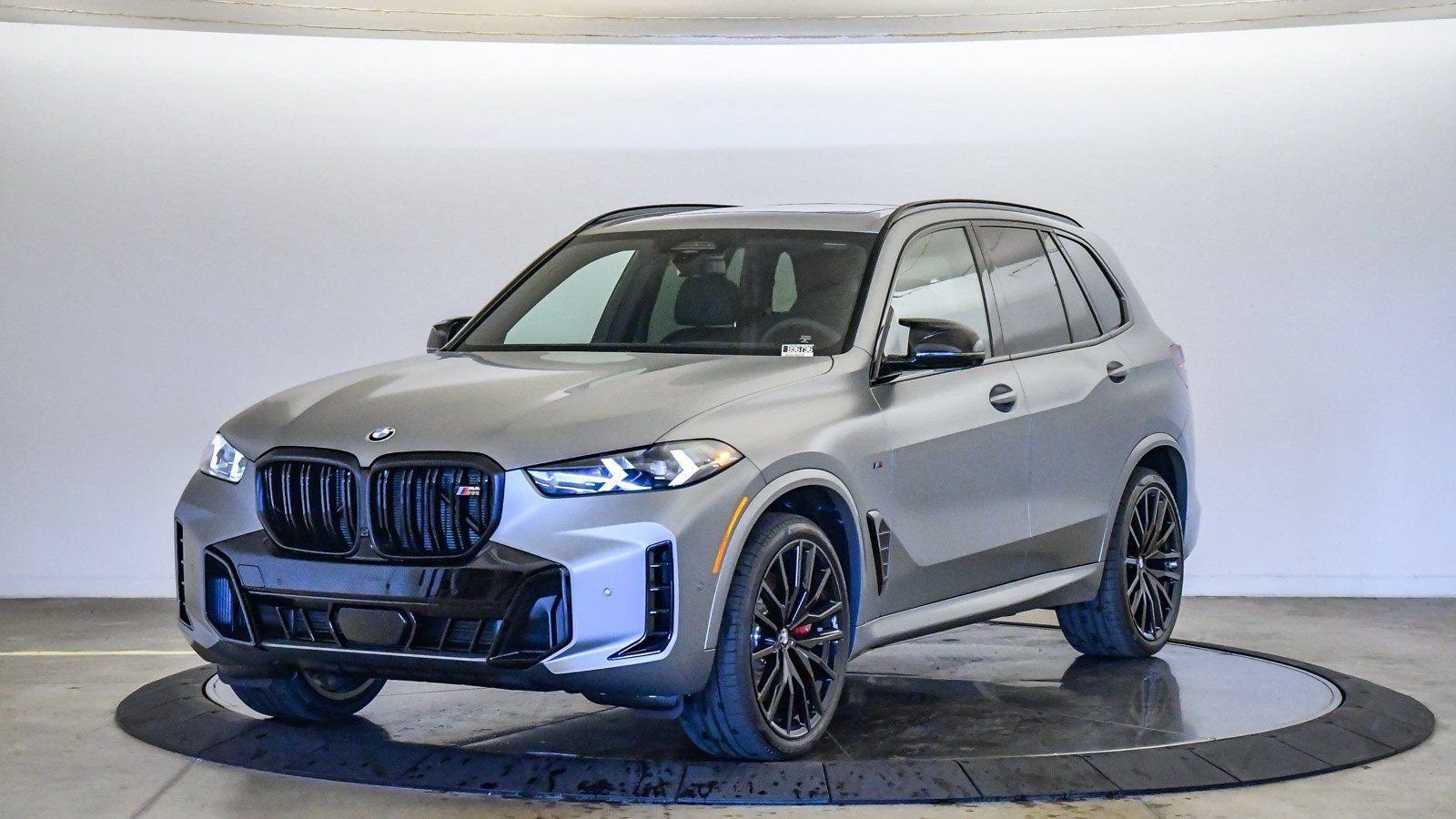 New 2026 BMW X5 M60i AWD/4WD image 1