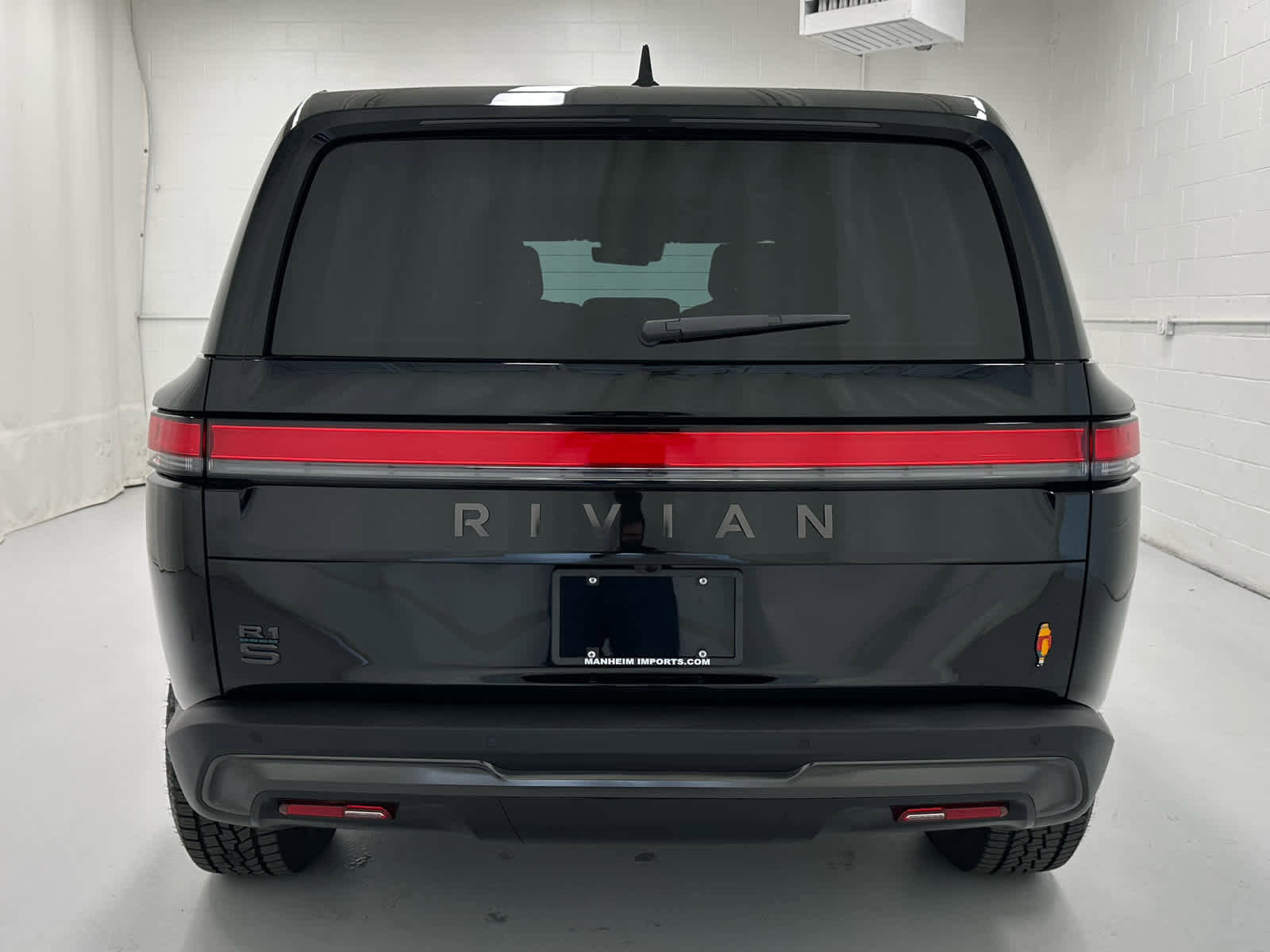 Used 2026 Rivian R1S Premium image 7