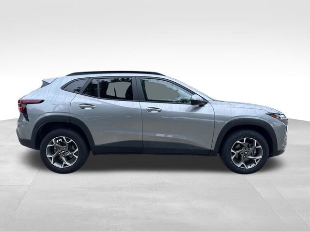 Used 2025 Chevrolet Trax LT w/ LT Convenience Package FWD image 9