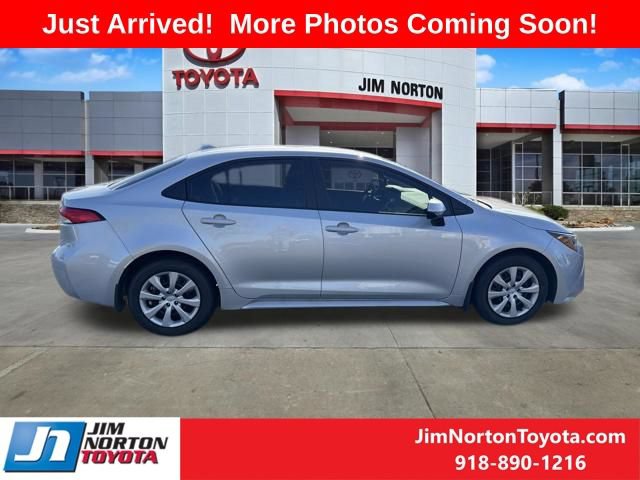 Used 2026 Toyota Corolla LE FWD image 8