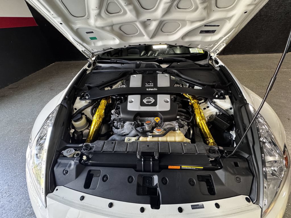 Used 2015 Nissan 370Z Roadster RWD image 8