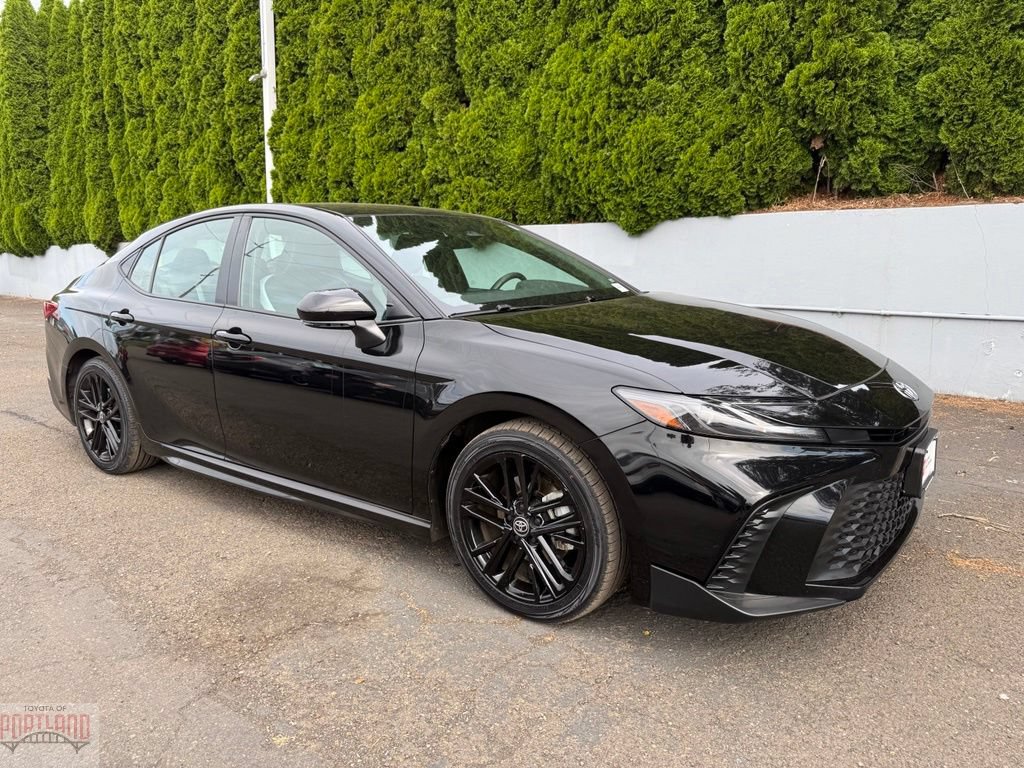 Used 2025 Toyota Camry SE FWD image 1