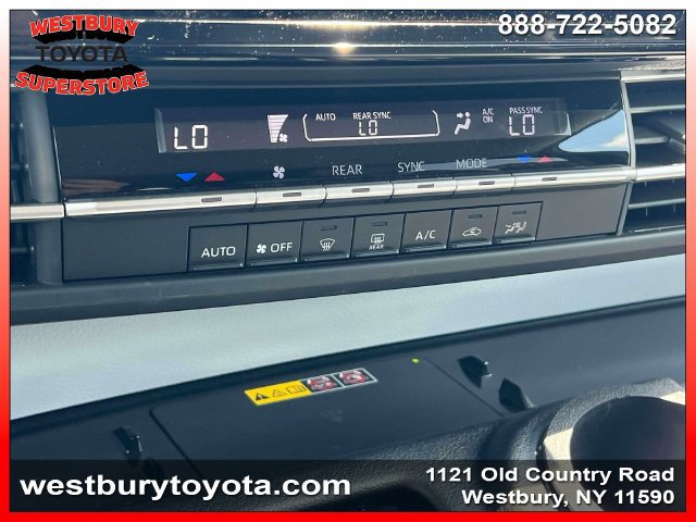 Used 2025 Toyota Sienna LE FWD image 35