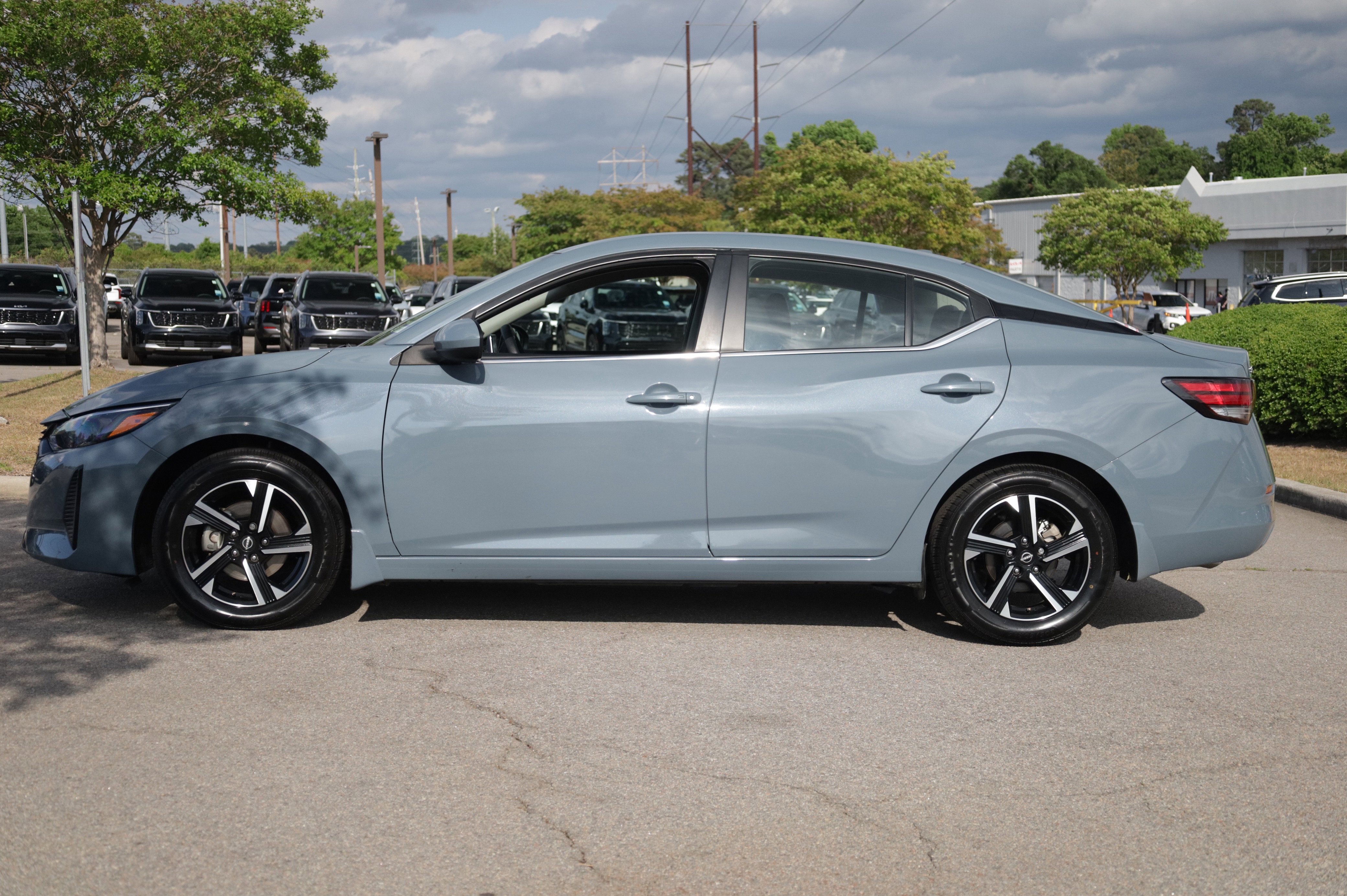 Used 2024 Nissan Sentra SV FWD image 2