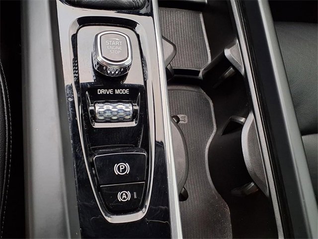 Used 2019 Volvo XC60 T5 Momentum w/ Multimedia Package image 19