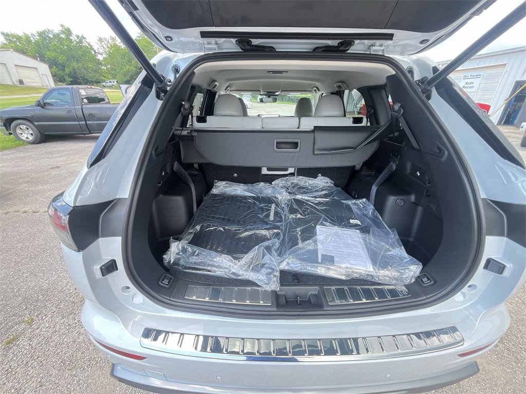 New 2025 Mitsubishi Outlander SE image 23