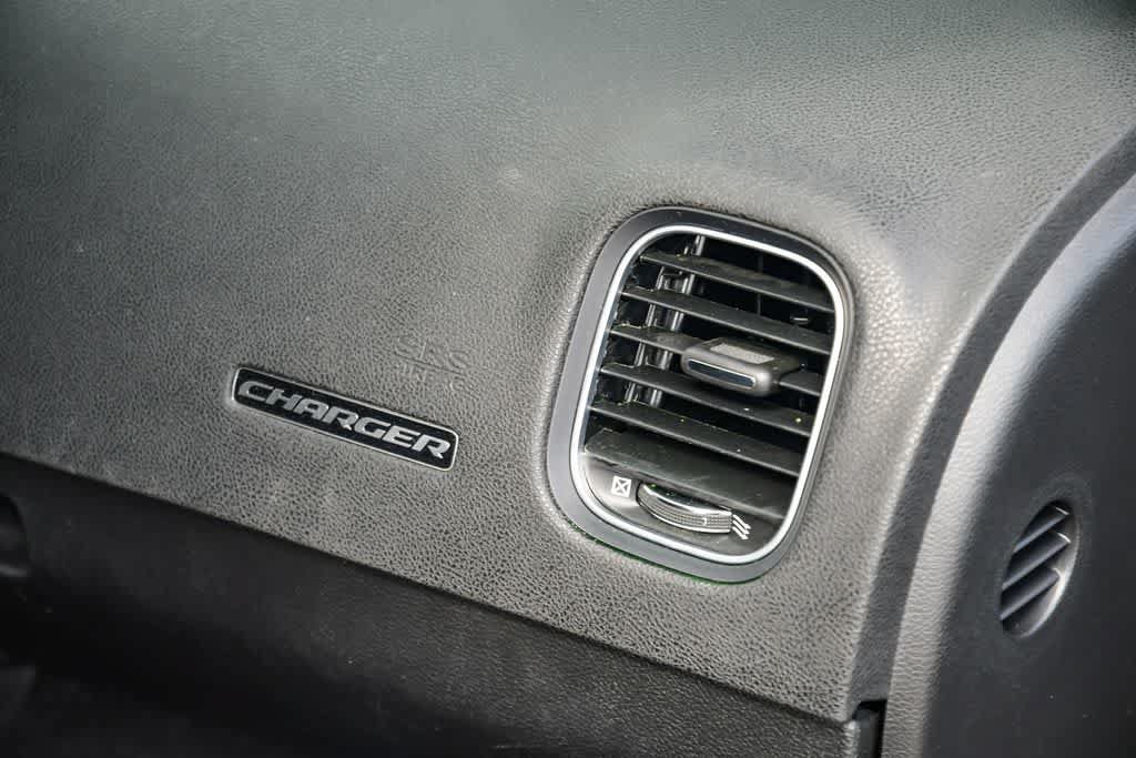 Used 2022 Dodge Charger SXT w/ Cold Weather Package RWD image 16