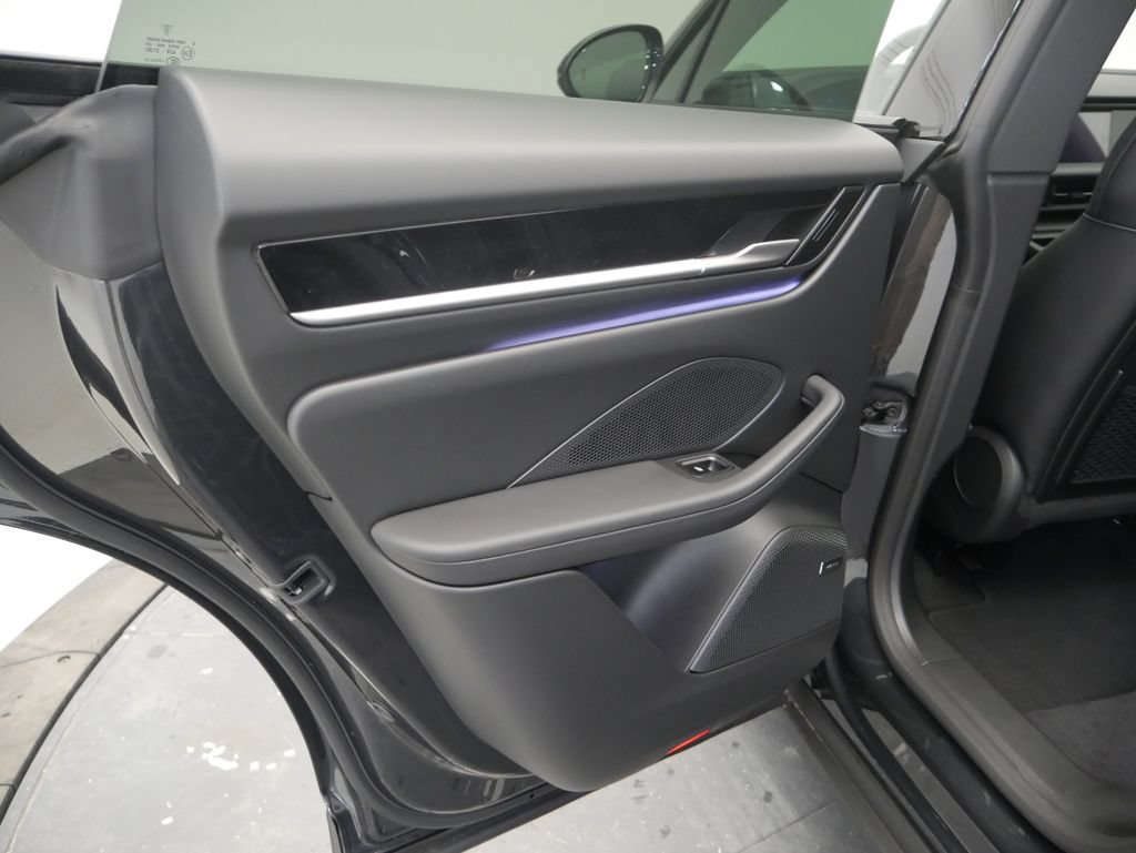 Certified 2026 Porsche Macan 4 Electric AWD/4WD image 17