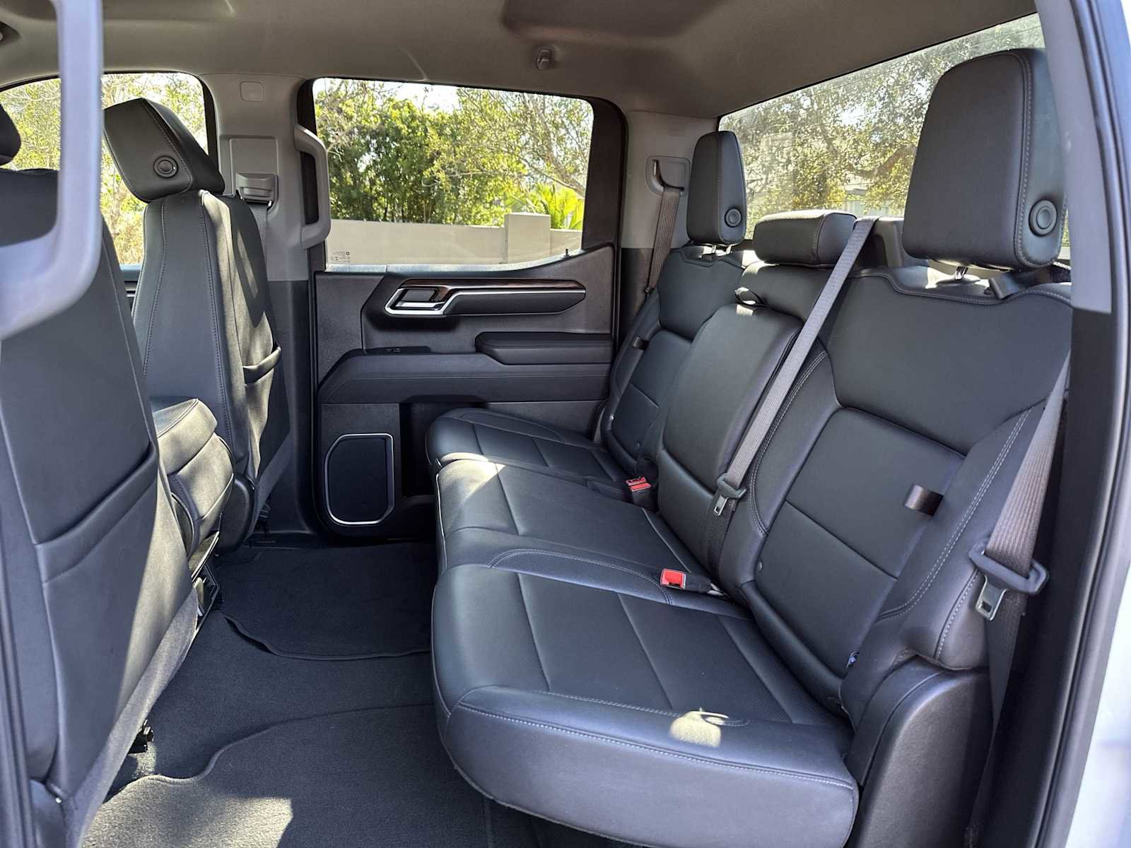 Certified 2025 GMC Sierra 1500 SLT image 17