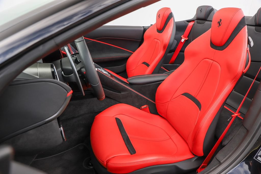 Certified 2025 Ferrari Roma Spider RWD image 10