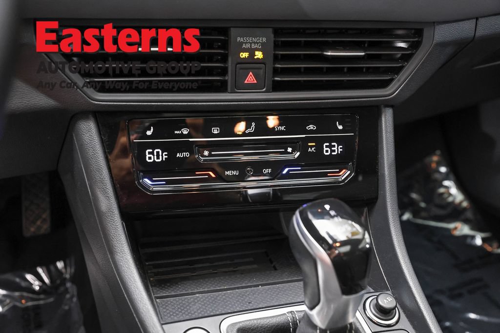 Used 2025 Volkswagen Jetta SE FWD image 19
