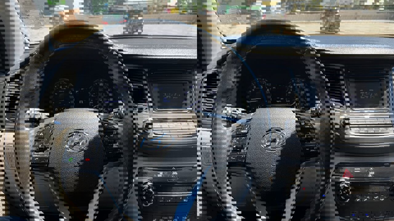 Used 2016 Hyundai Tucson Sport FWD image 9