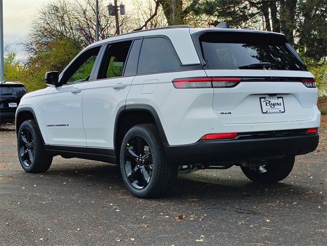 New 2025 Jeep Grand Cherokee Altitude image 9