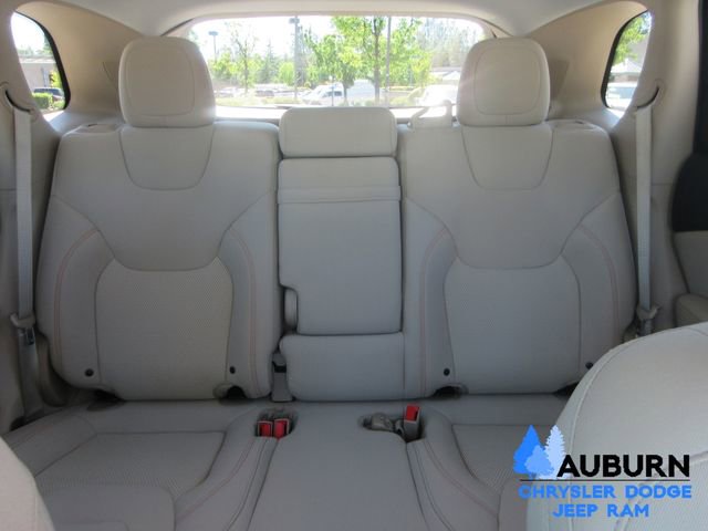 Used 2019 Jeep Cherokee Latitude w/ Popular Appearance Group image 16