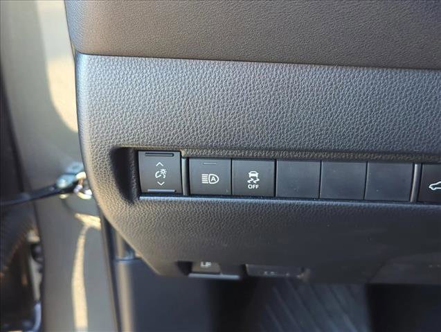 Used 2021 Toyota Venza XLE image 12