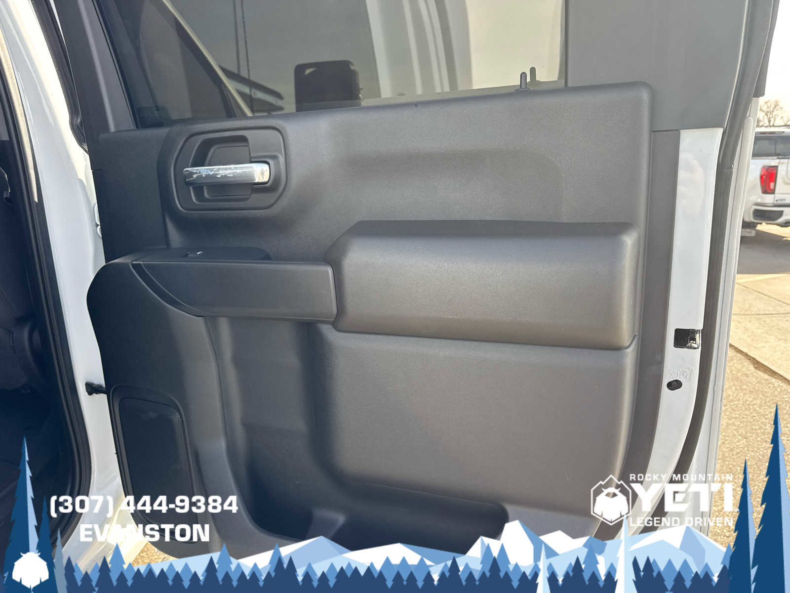 Used 2024 Chevrolet Silverado 2500 Custom w/ Custom Value Package image 18