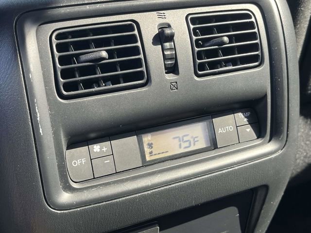 Used 2018 Nissan Pathfinder SV image 19