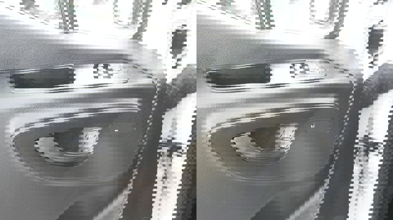 Used 2025 Mercedes-Benz Sprinter 2500 image 17