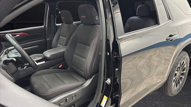 Used 2024 Chevrolet Traverse Z71 AWD/4WD image 9