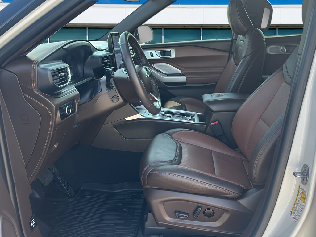 Used 2024 Ford Explorer King Ranch w/ Technology Package AWD/4WD image 17
