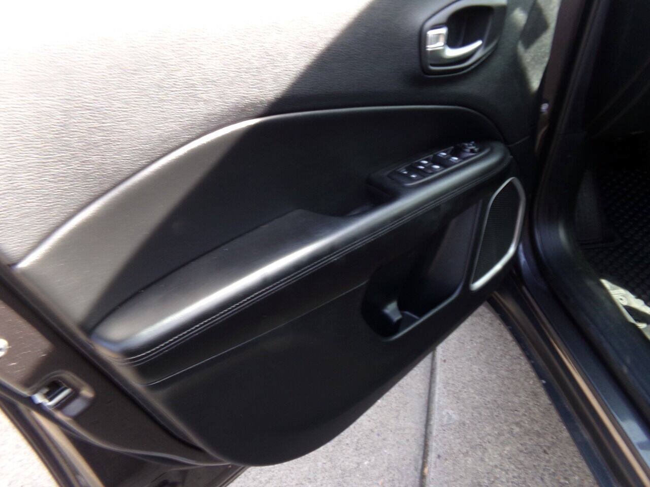 Used 2019 Jeep Compass Latitude AWD/4WD image 11