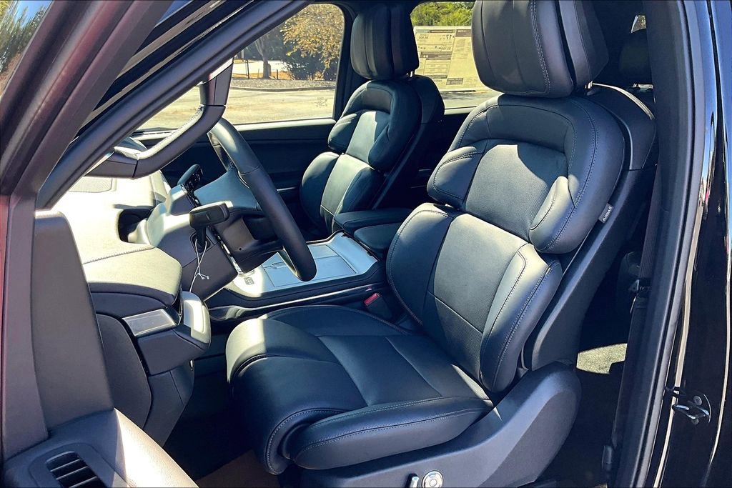 New 2025 Lincoln Navigator Reserve w/ Jet Appearance Package image 9