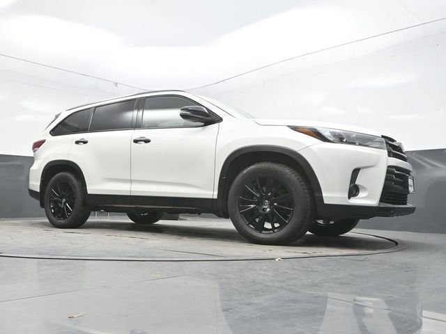 Used 2019 Toyota Highlander SE w/ Nightshade Edition AWD/4WD image 40