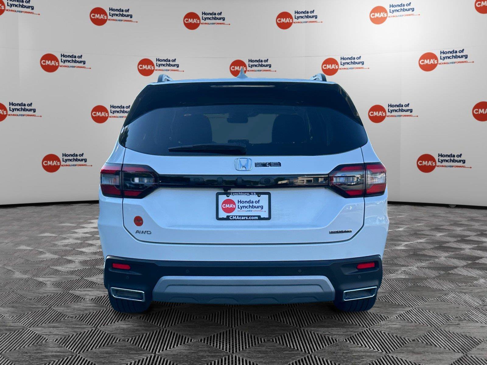 Used 2025 Honda Pilot Touring image 4