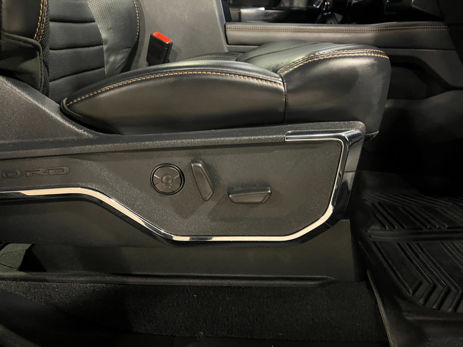 Used 2023 Ford F350 Platinum w/ Tremor Off-Road Package image 37