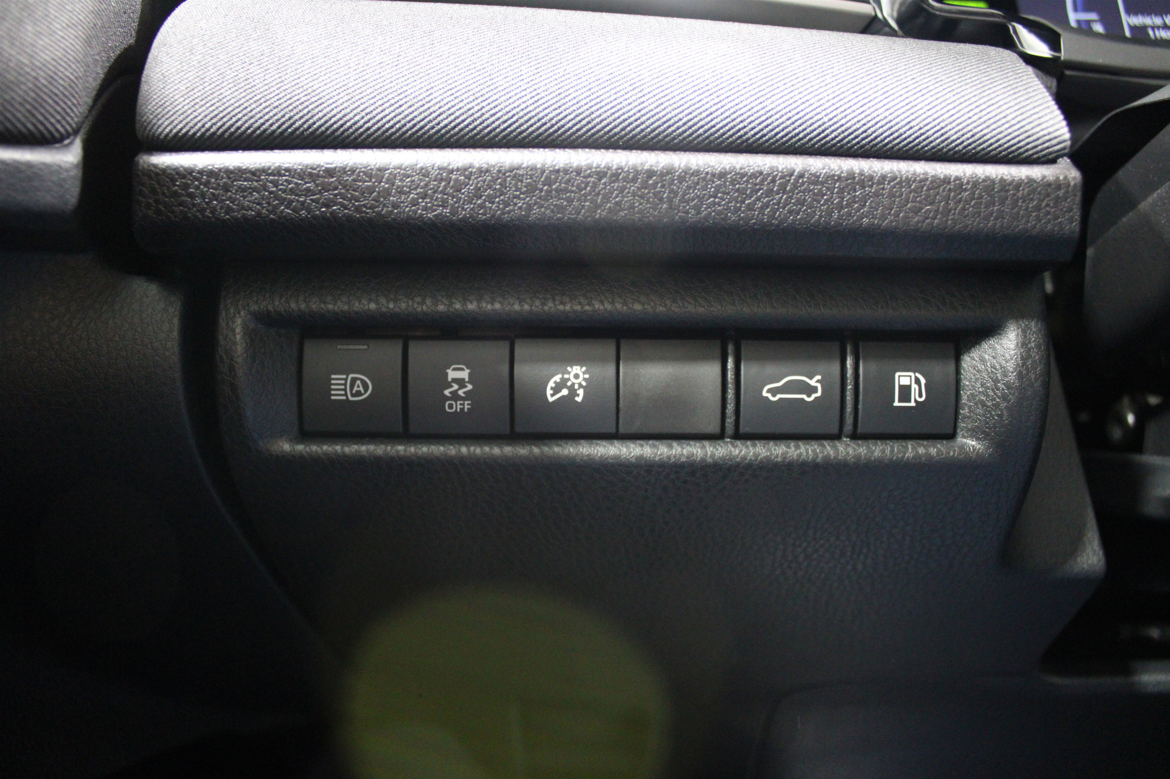 Used 2025 Toyota Camry LE w/ Convenience Package image 8