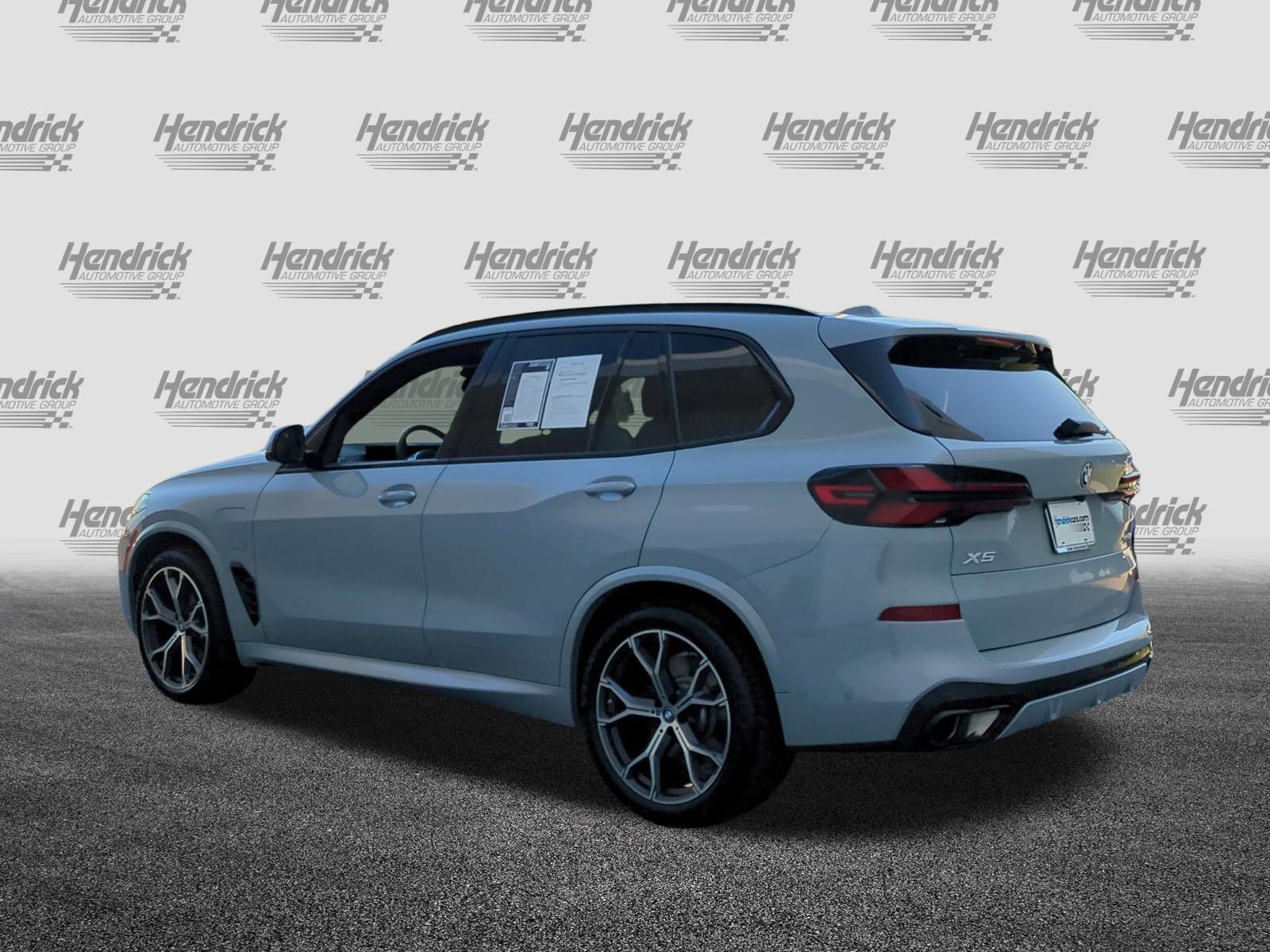 Certified 2025 BMW X5 xDrive50e w/ M Sport Package AWD/4WD image 8
