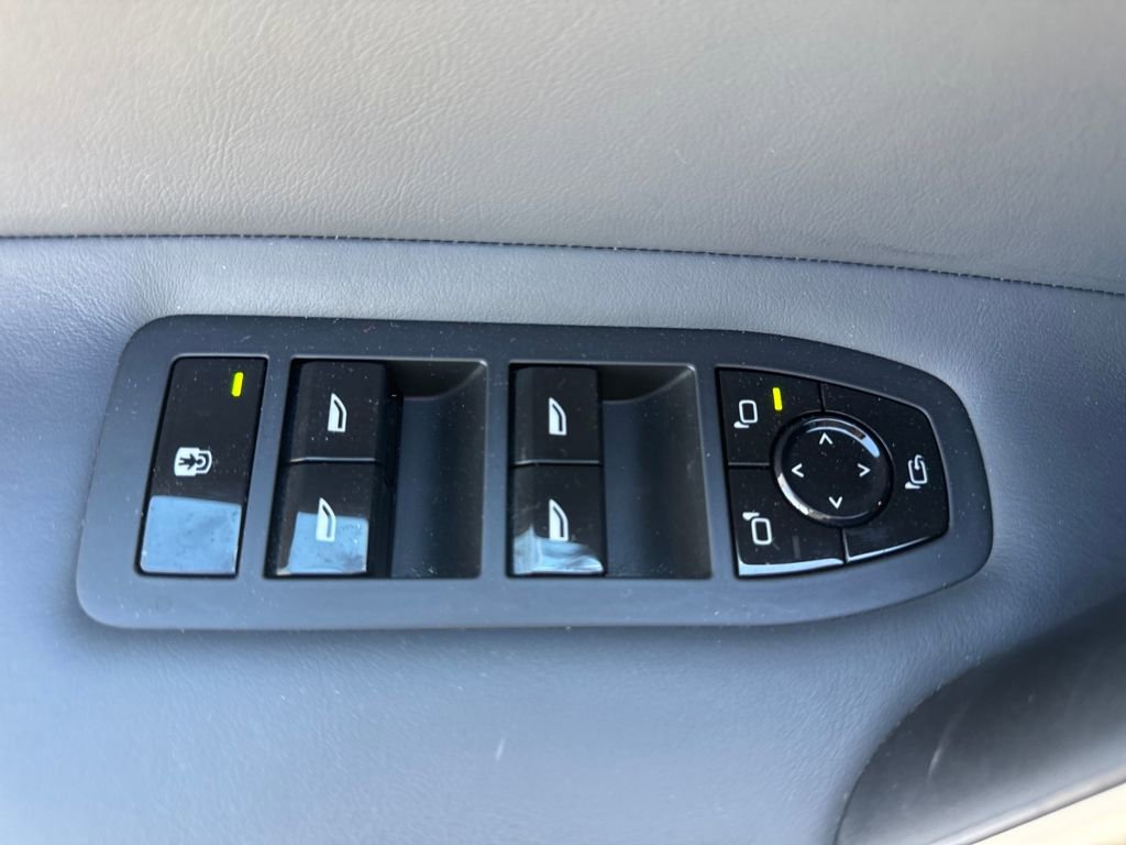 Used 2023 BMW iX M60 w/ Executive Package image 15