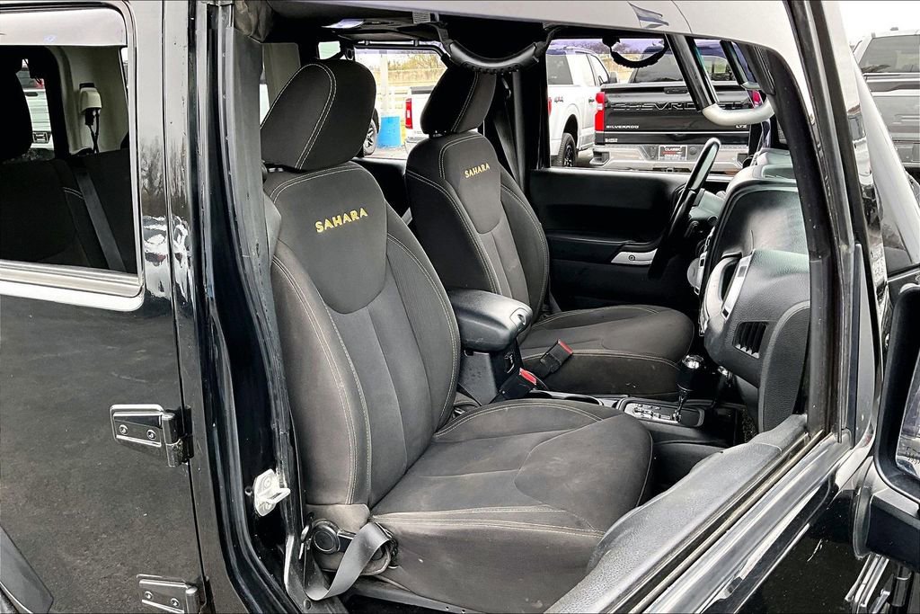 Used 2016 Jeep Wrangler Unlimited Sahara w/ Connectivity Group image 26
