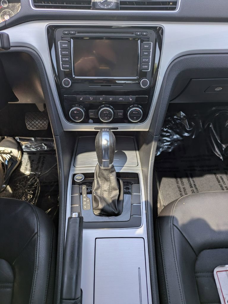 Used 2012 Volkswagen Passat TDI SEL Premium FWD image 16