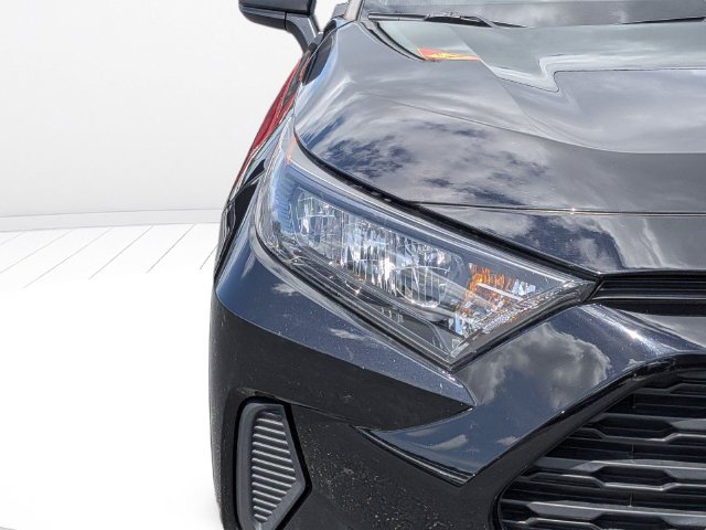 Used 2021 Toyota RAV4 LE AWD/4WD image 9
