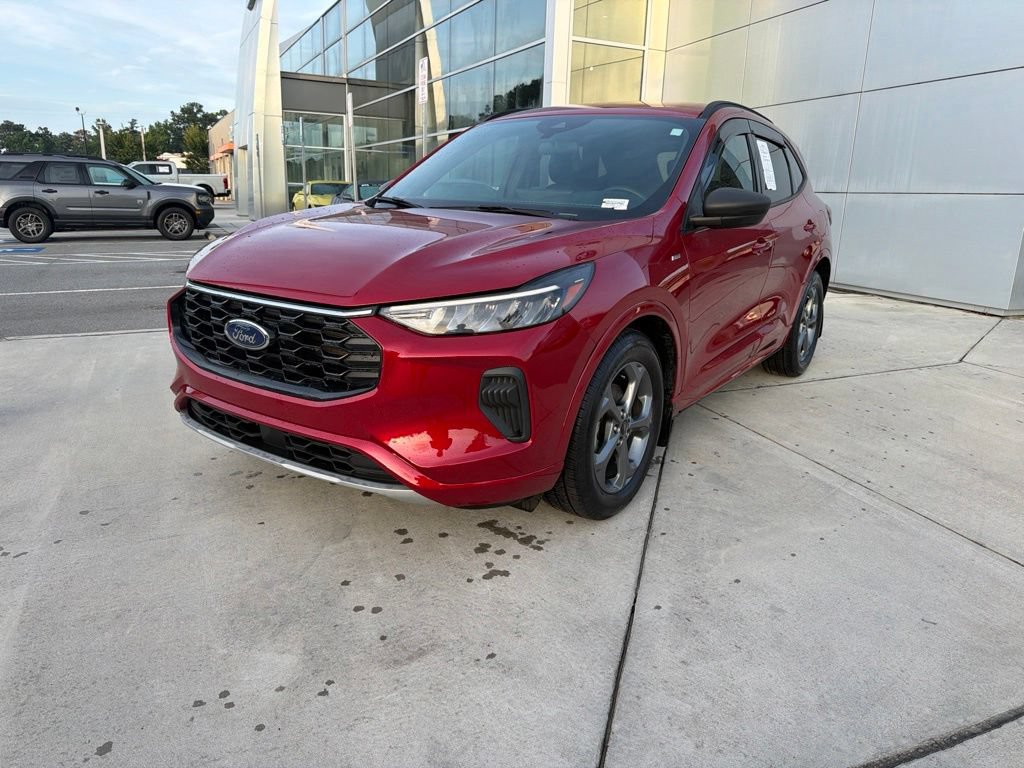 Used 2023 Ford Escape ST-Line w/ Tech Pack #1 FWD image 3