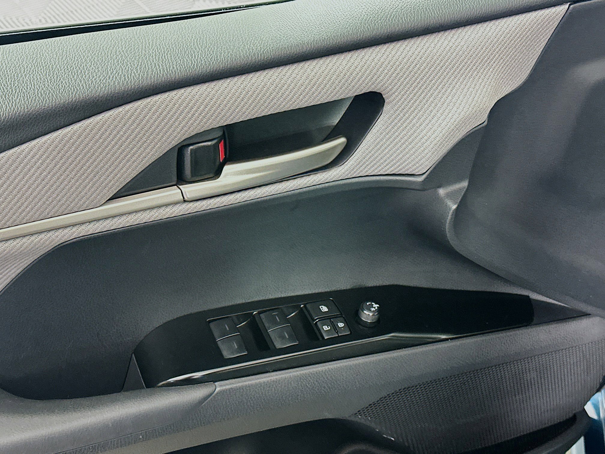 Used 2025 Toyota Camry SE image 15