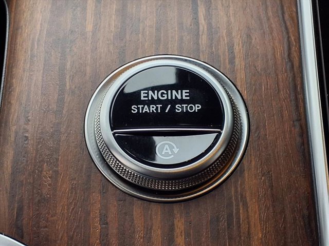 Used 2025 Mercedes-Benz GLC 300 image 25