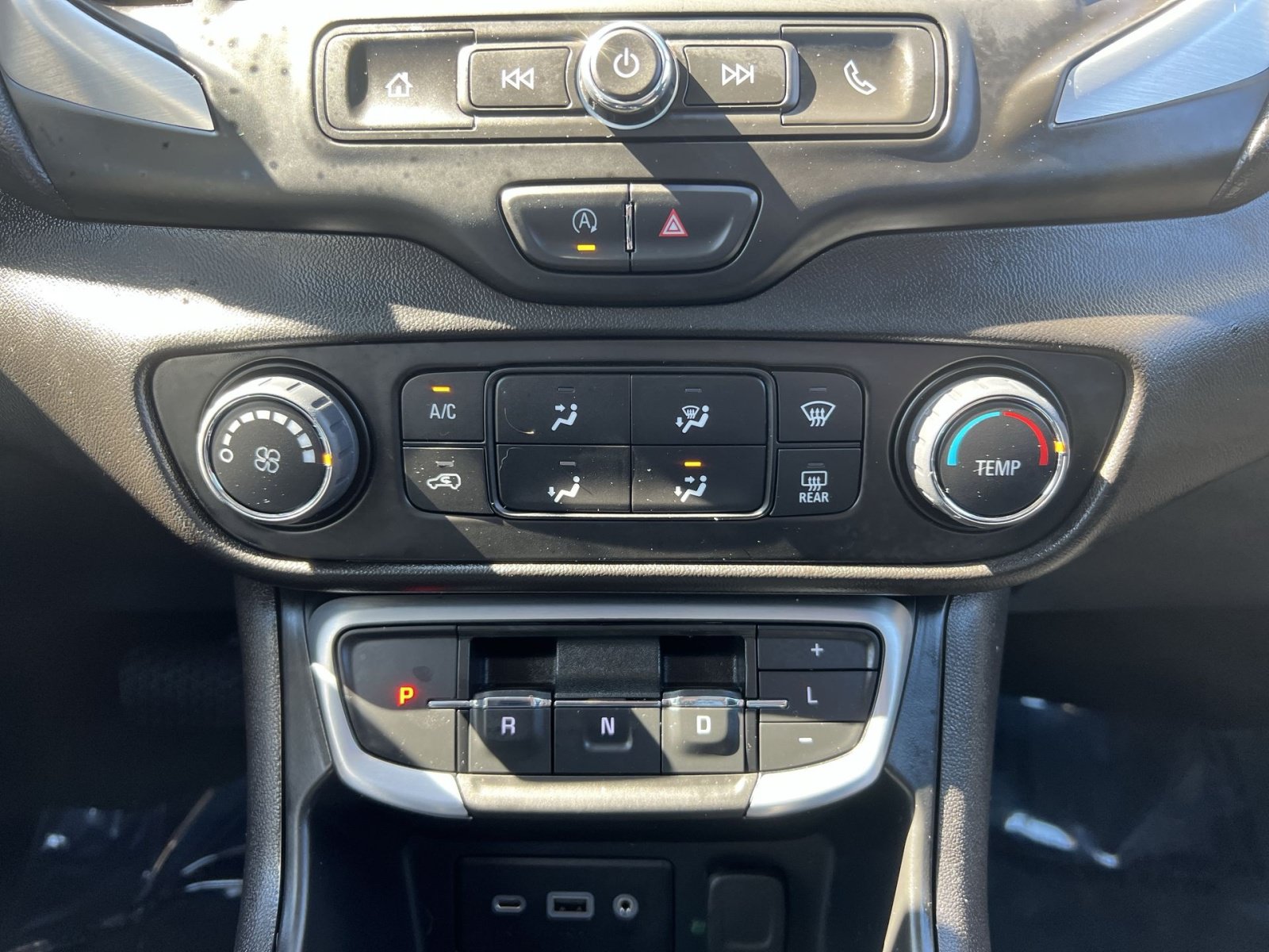 Used 2024 GMC Terrain SLE FWD image 19