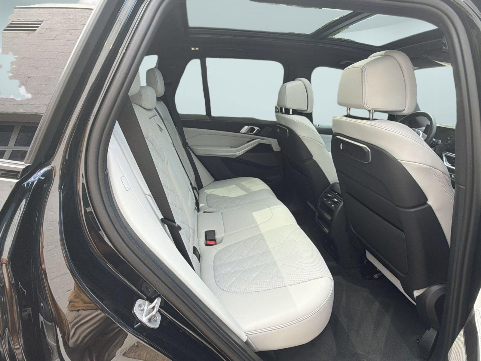 Certified 2024 BMW X5 M60i AWD/4WD image 29