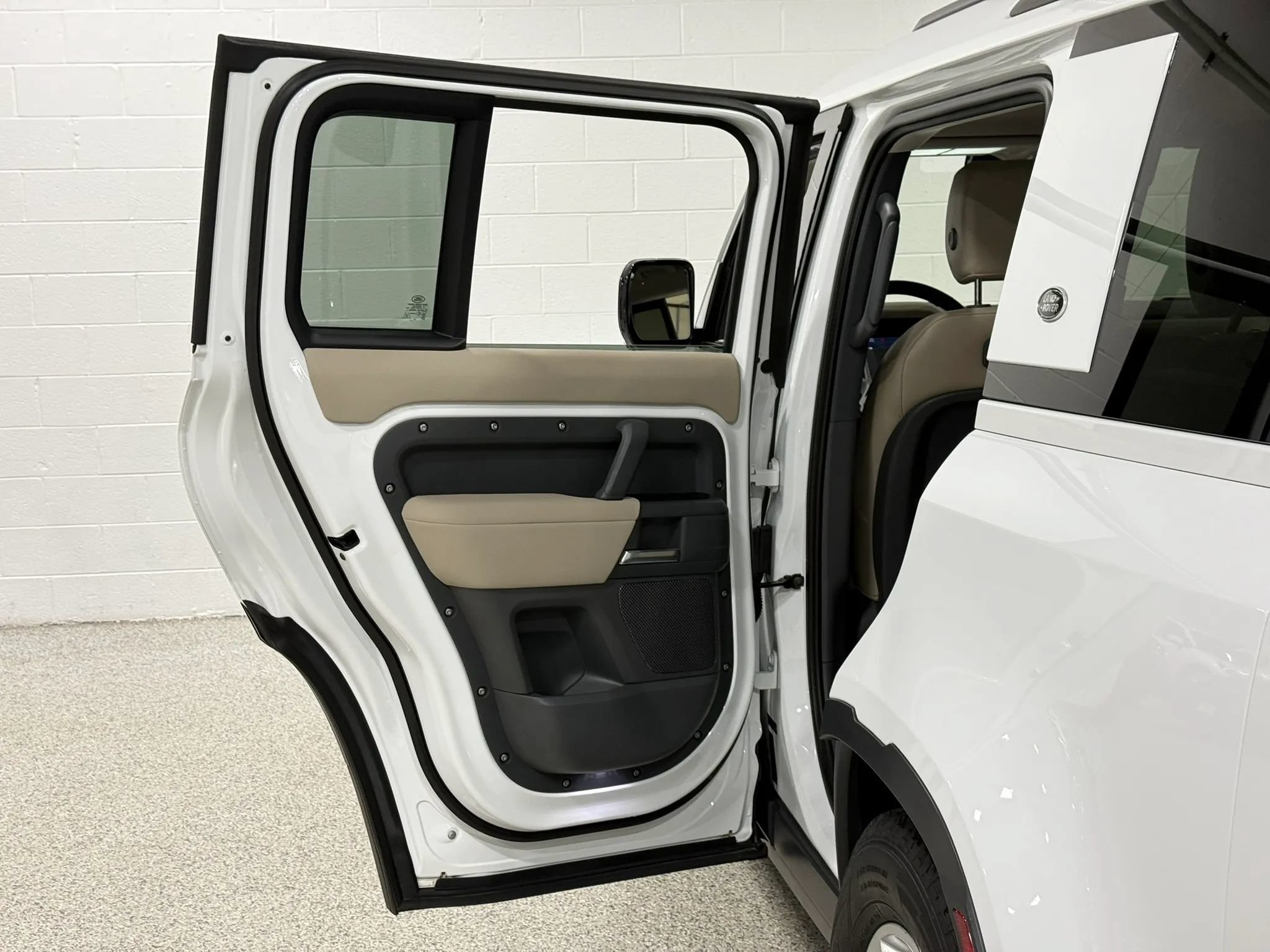 Used 2020 Land Rover Defender 110 S AWD/4WD image 61