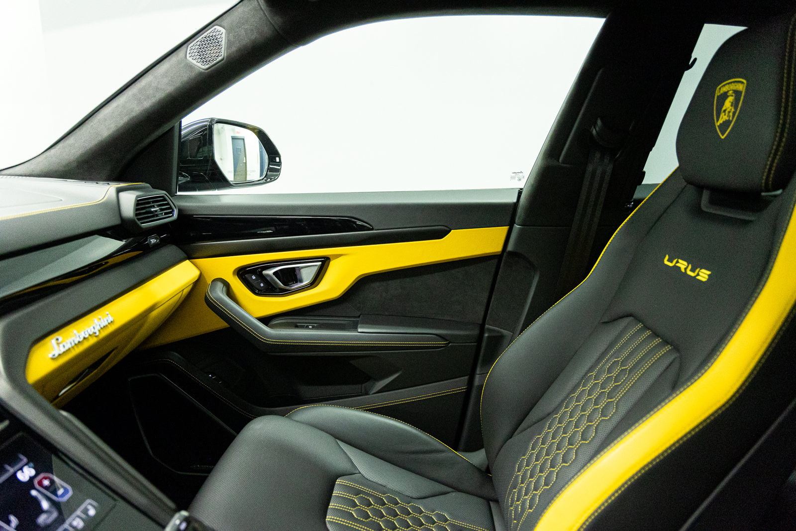 Used 2024 Lamborghini Urus S AWD/4WD image 40