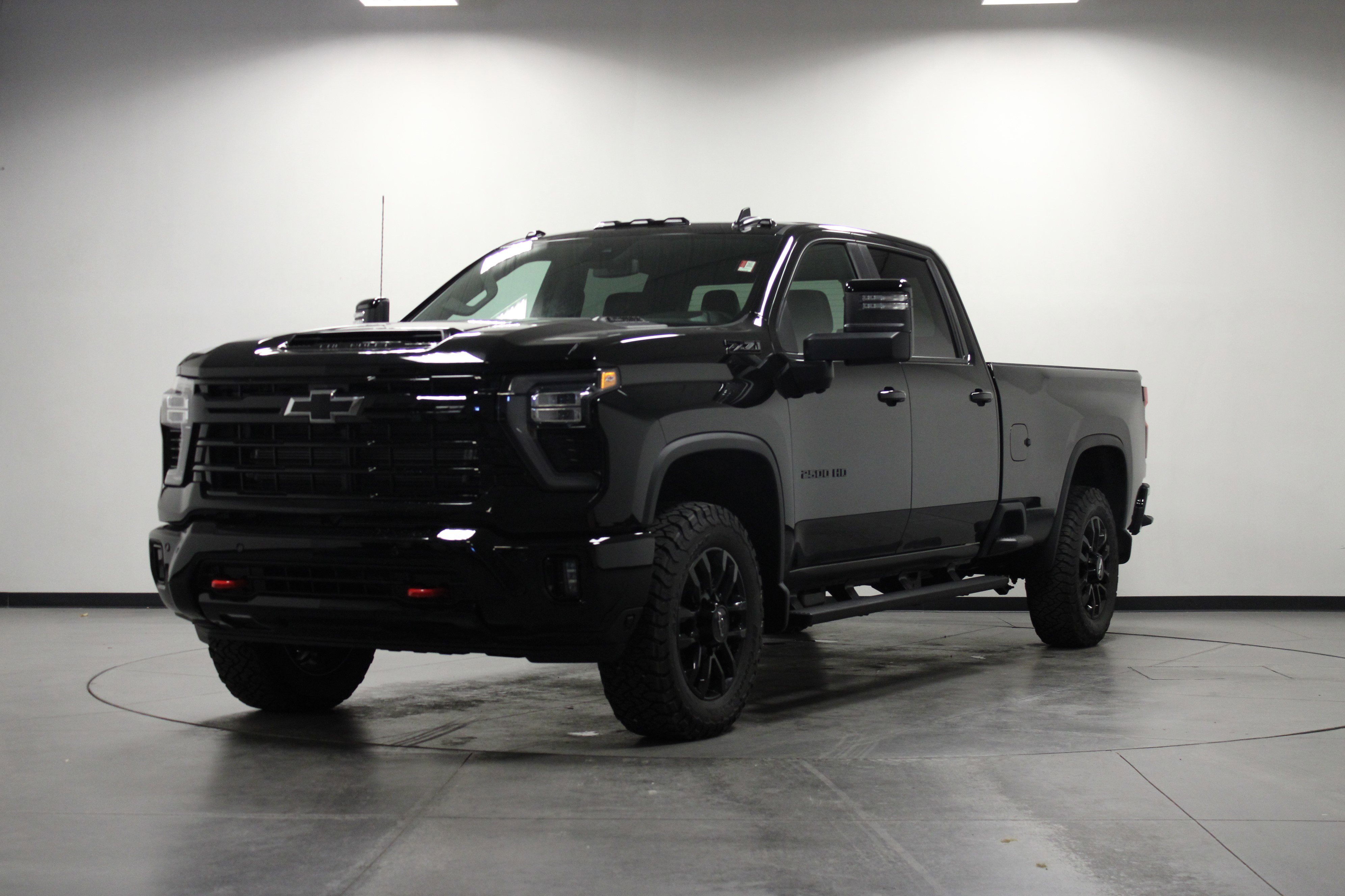 Used 2025 Chevrolet Silverado 2500 LT image 8