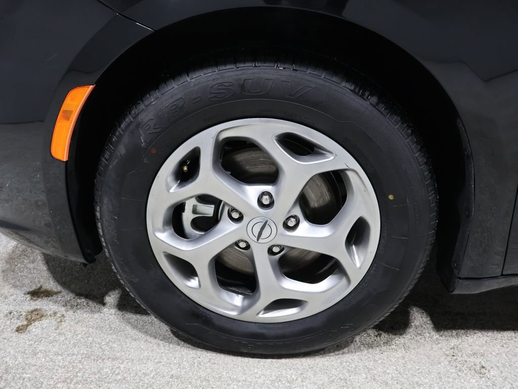 Used 2024 Chrysler Pacifica Limited image 8