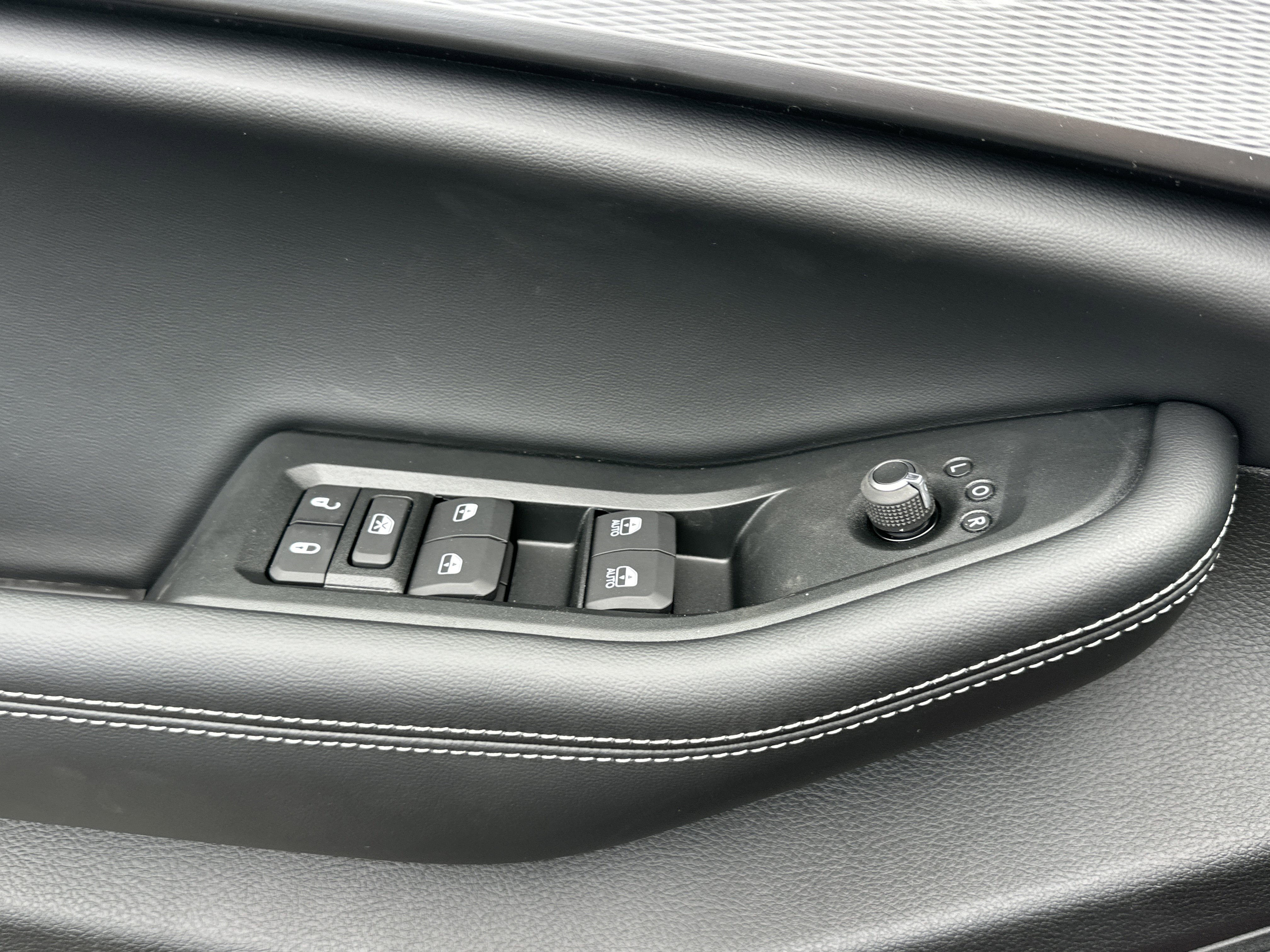 New 2025 Jeep Grand Cherokee Altitude image 12