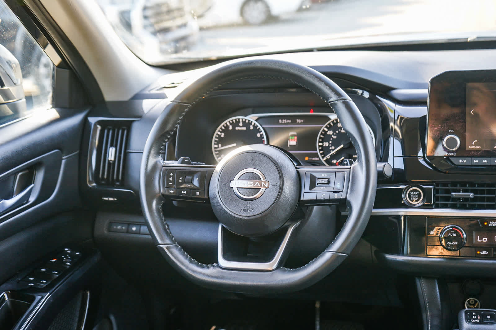 Used 2022 Nissan Pathfinder SV FWD image 15