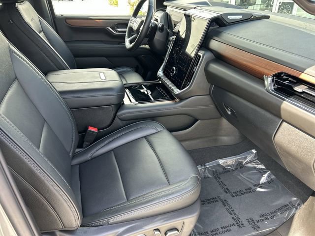 Used 2025 GMC Yukon XL Denali AWD/4WD image 12
