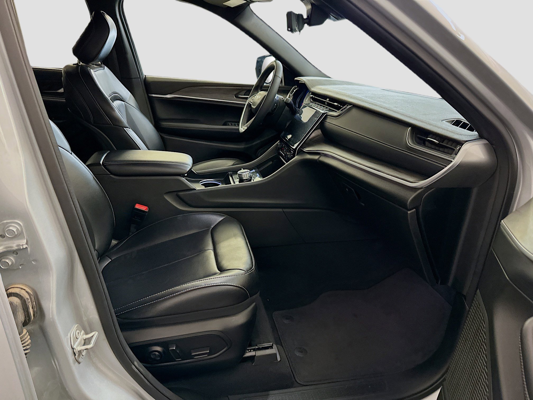 Used 2024 Jeep Grand Cherokee L Limited w/ Luxury Tech Group II image 35