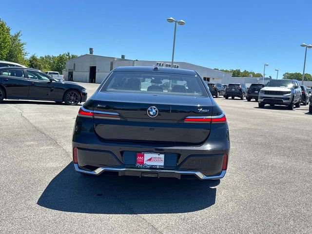Used 2025 BMW 740i xDrive AWD/4WD image 5