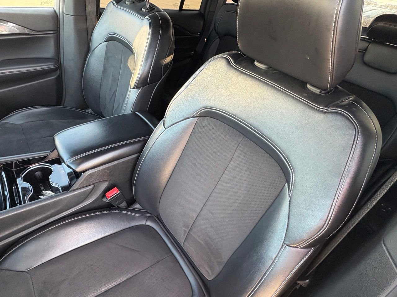 Used 2022 Jeep Grand Cherokee Altitude image 32